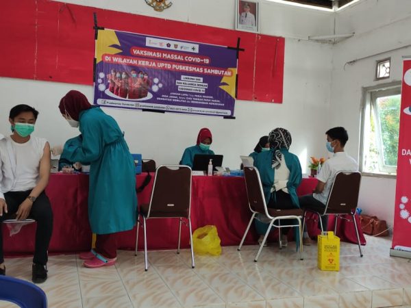 Vaksinasi Guru dan Tenaga Kependidikan SMAN 11 Samarinda untuk Menyambut Tahun Ajaran Baru