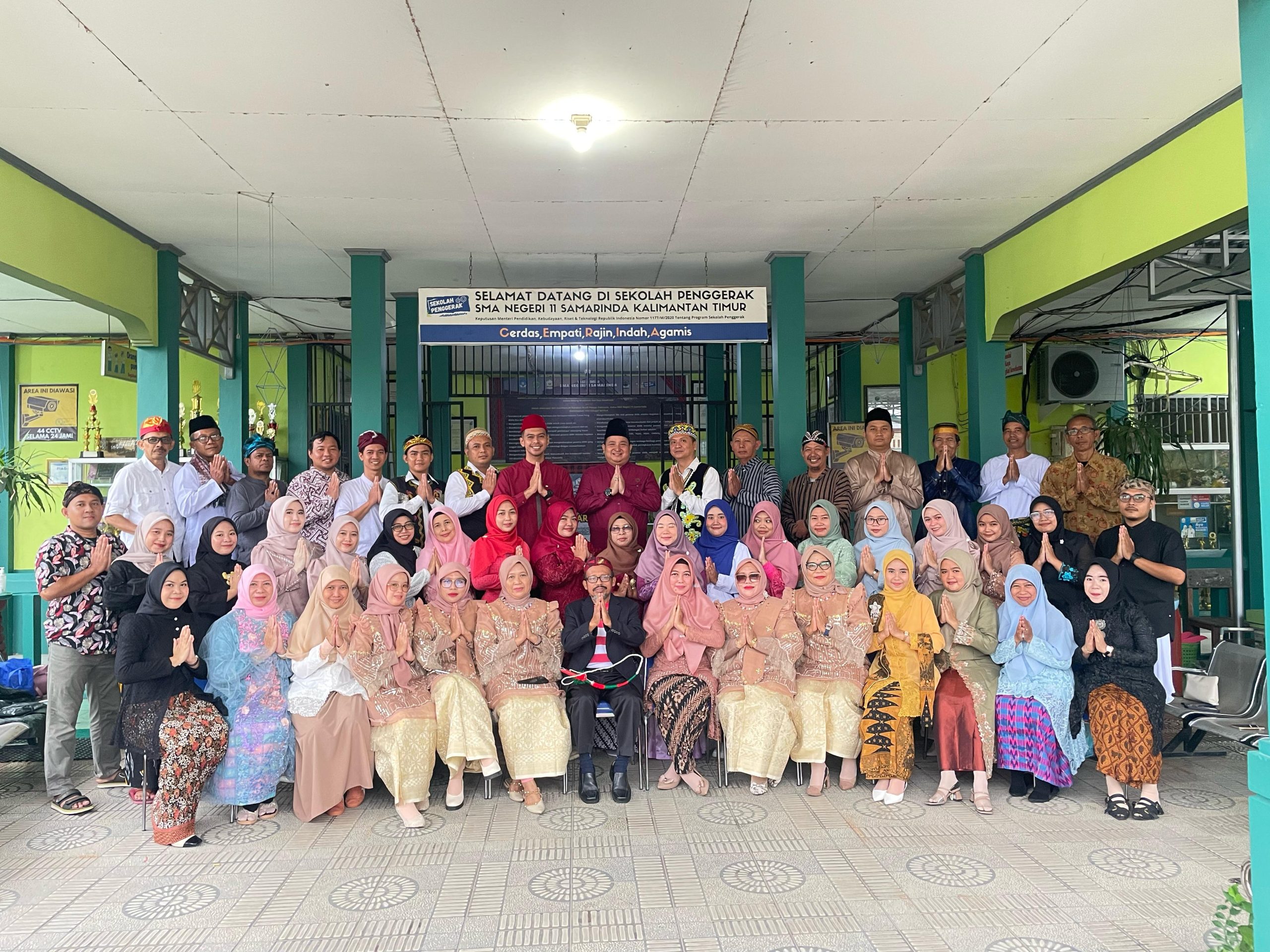 PERAYAAN HARI KARTINI DI SMA NEGERI 11 SAMARINDA