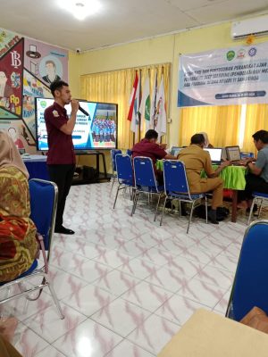 HARI KEDUA KEGIATAN DISEMINASI DAN PENYUSUNAN PERANGKAT AJAR DENGAN PENDEKATAN DEEP LEARNING DI SMA NEGERI 11 SAMARINDA