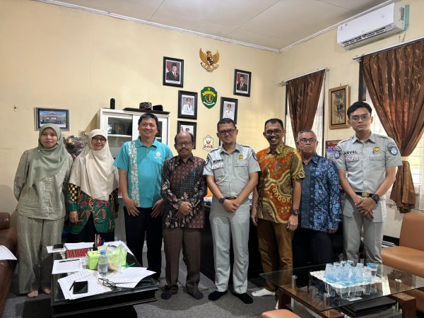 KEGIATAN SOSIALISASI LITERASI KESELAMATAN BERLALU LINTAS DAN ASURANSI KECELAKAAN DI PERPUSTAKAAN SMA NEGERI 11 SAMARINDA