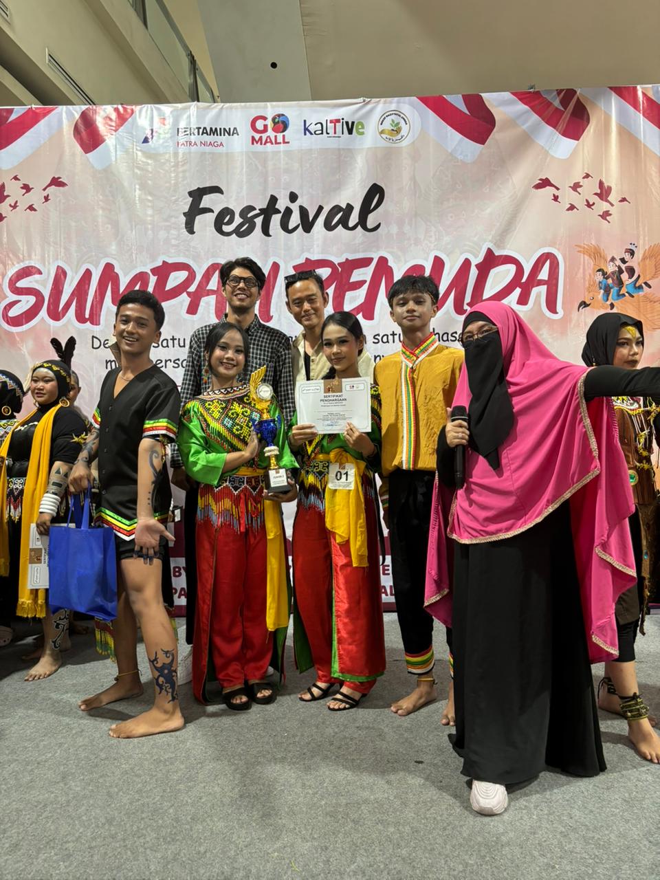 JUARA 2 TIM TARI SERAYA SMA NEGERI 11 SAMARINDA PADA FESTIVAL SUMPAH PEMUDA