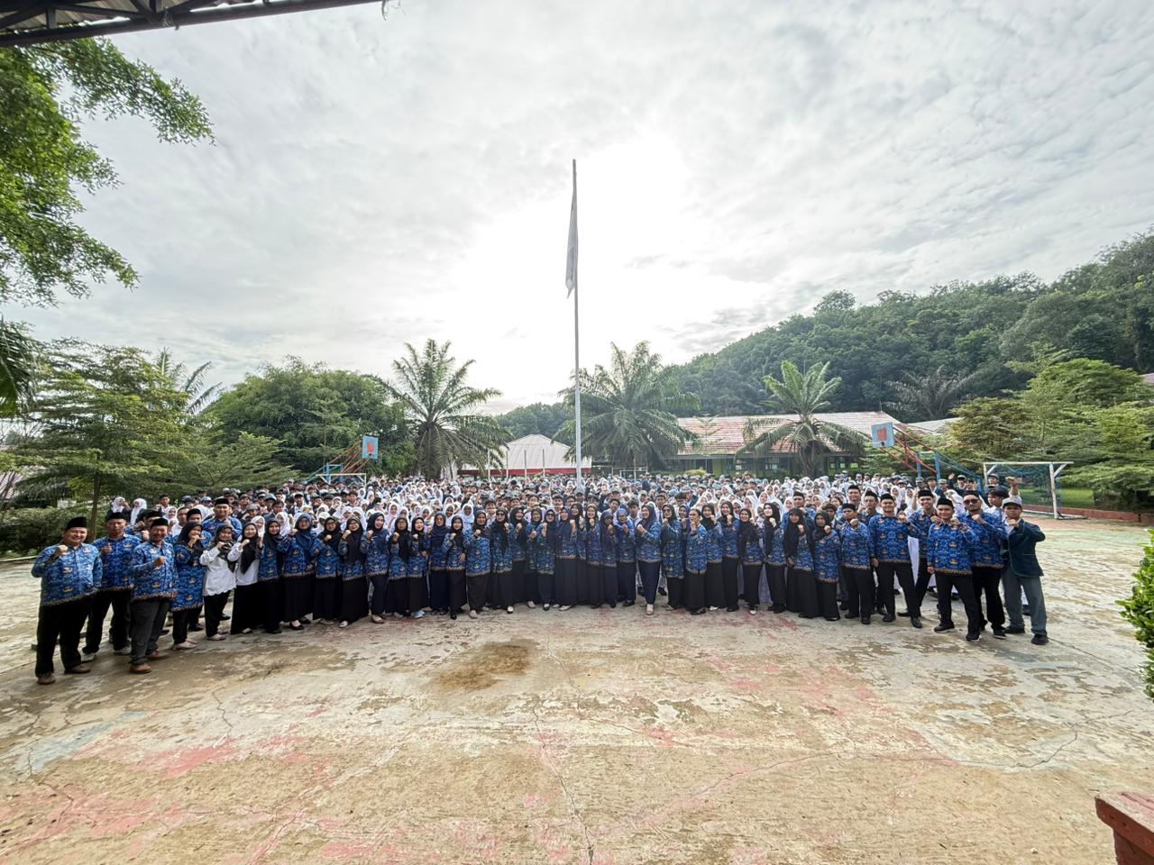 MEMPERINGATI HARI PAHLAWAN NASIONAL 10 NOVEMBER 2025: TINGKATKAN PRESTASI DEMI MENJADI PAHLAWAN MASA KINI!