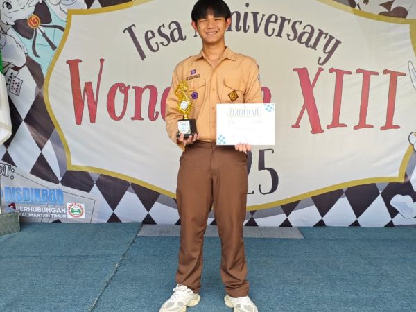 MURID SMAN 11 SAMARINDA RAIH JUARA 1 LOMBA SPELLING BEE DI UNIVERSITAS MULAWARMAN