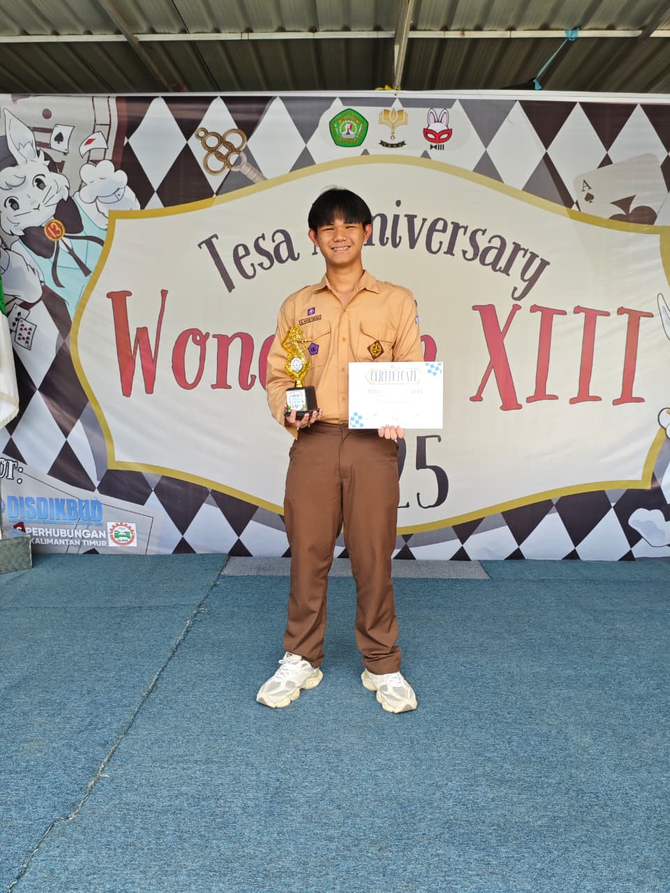 MURID SMAN 11 SAMARINDA RAIH JUARA 1 LOMBA SPELLING BEE DI UNIVERSITAS MULAWARMAN