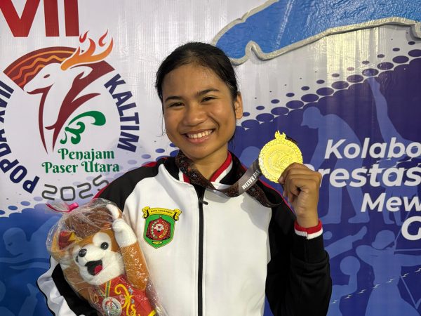 KARATE KEBANGGAAN SMA NEGERI 11 SAMARINDA MERAIH EMAS DI KANCAH POPDA XVII