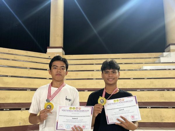DUO SMAN 11 SAMARINDA RAIH JUARA 2 TURNAMEN BADMINTON ACCOUNTING CUP 2025