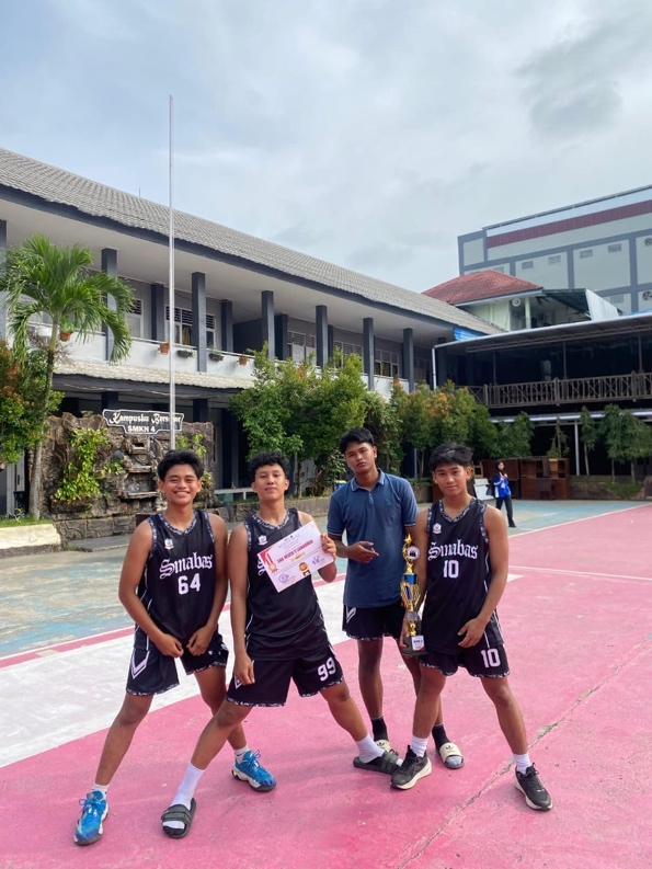 EKSTRAKURIKULER BASKET SMAN 11 SAMARINDA RAIH JUARA 3 KATEGORI 3×3 PADA SMAKENPA CUP 2025
