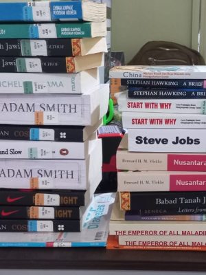 PERPUSTAKAAN LECTIOHORTUS SMA NEGERI 11 SAMARINDA HADIRKAN KOLEKSI BUKU BARU