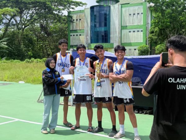 TIM A BASKET PUTRA SMAN 11 SAMARINDA RAIH JUARA 1 DI UINSI BASKETBALL COMPETITION 3X3