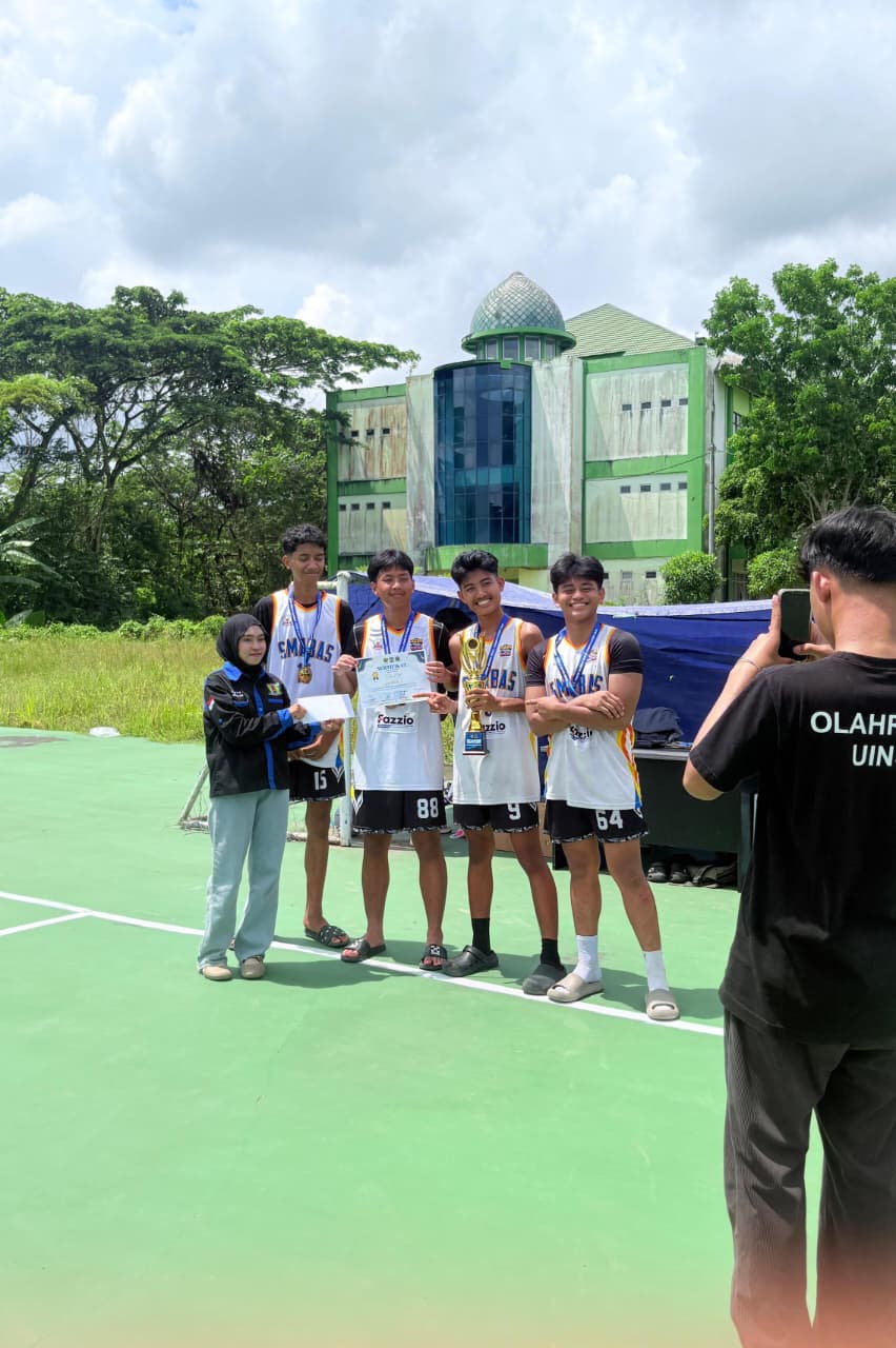 TIM A BASKET PUTRA SMAN 11 SAMARINDA RAIH JUARA 1 DI UINSI BASKETBALL COMPETITION 3X3 TIM A BASKET PUTRA SMAN 11 SAMARINDA RAIH JUARA 1 DI UINSI BASKETBALL COMPETITION 3X3