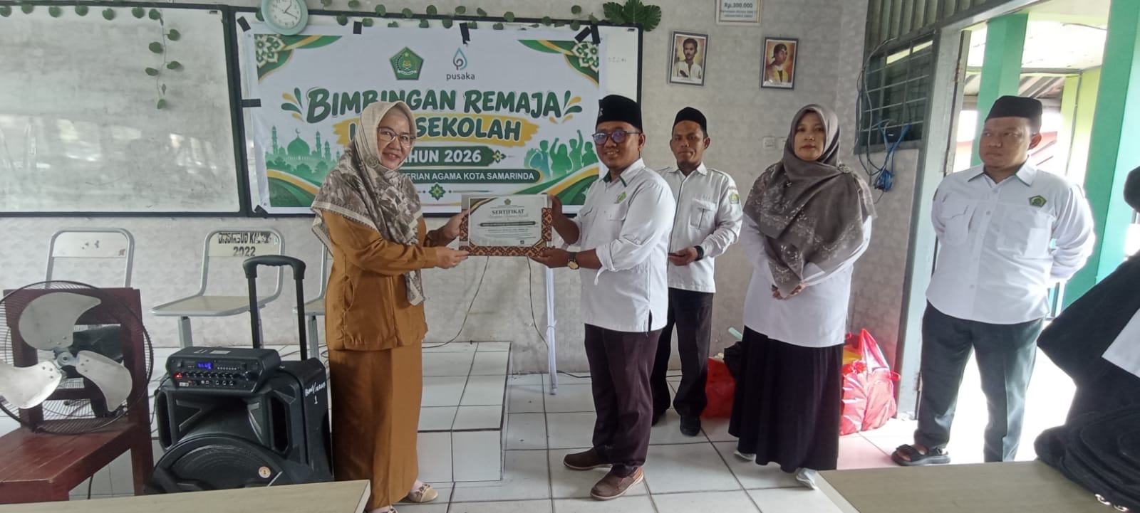 KEGIATAN BIMBINGAN REMAJA USIA SEKOLAH DARI KANTOR KEMENTERIAN AGAMA KOTA SAMARINDA DI SMA NEGERI 11 SAMARINDA KEGIATAN BIMBINGAN REMAJA USIA SEKOLAH DARI KANTOR KEMENTERIAN AGAMA KOTA SAMARINDA DI SMA NEGERI 11 SAMARINDA