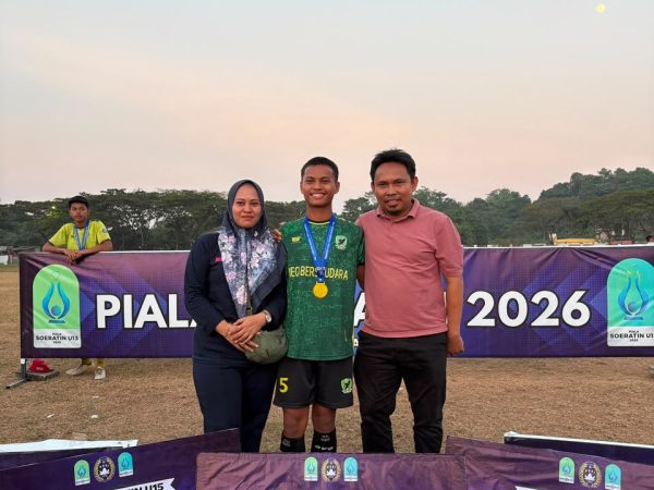 SISWA SMAN 11 SAMARINDA, MUHAMMAD FADIL, SUKSES BAWA PULANG TROFI JUARA 1 PIALA SOERATIN U-15 TINGKAT KOTA SAMARINDA