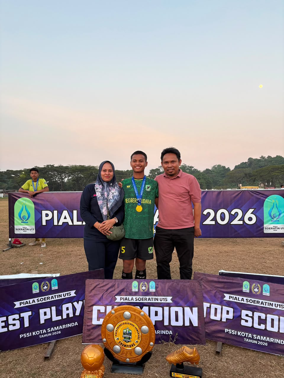 SISWA SMAN 11 SAMARINDA, MUHAMMAD FADIL, SUKSES BAWA PULANG TROFI JUARA 1 PIALA SOERATIN U-15 TINGKAT KOTA SAMARINDA